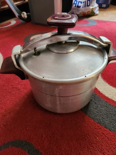 Marmite Soupe Familiale Cocotte Minute émaillée Blanche 8 Litres - Design à Double Poignée, Idéale Pour Soupes Et Plats Familiaux Marmite Blanche Grande Capacité