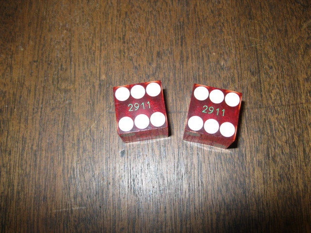 Red See-Thru Numbered Desert Inn ~ County Club Casino Dice W/Green-Leaves #2911