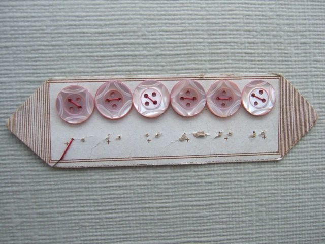 Bouton Ancien Ciselé Rose - Mercerie Vintage, Diamètre Environ 1,3 Cm