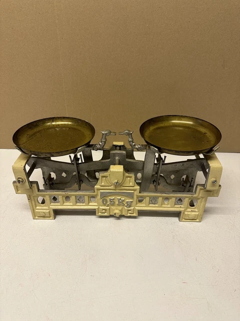 ANCIENNE BALANCE ROBERVAL Avec Plateaux Force 5 Kg EUR 20,00 - FR