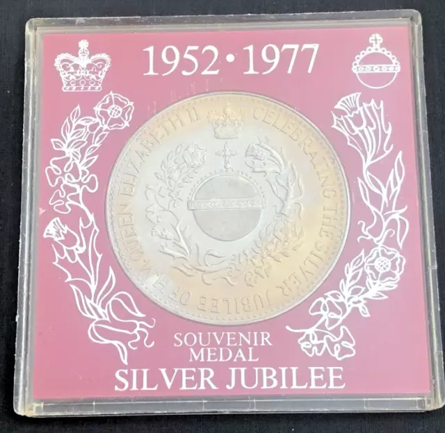 Queen Elizabeth II Silver Jubilee Crown Coin 1952 - 1977 Rare Collectors Cased