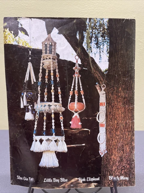 De colección 1976 Un sorbo de macrame 14 patrones 23 piezas triple planta y colgantes de pared