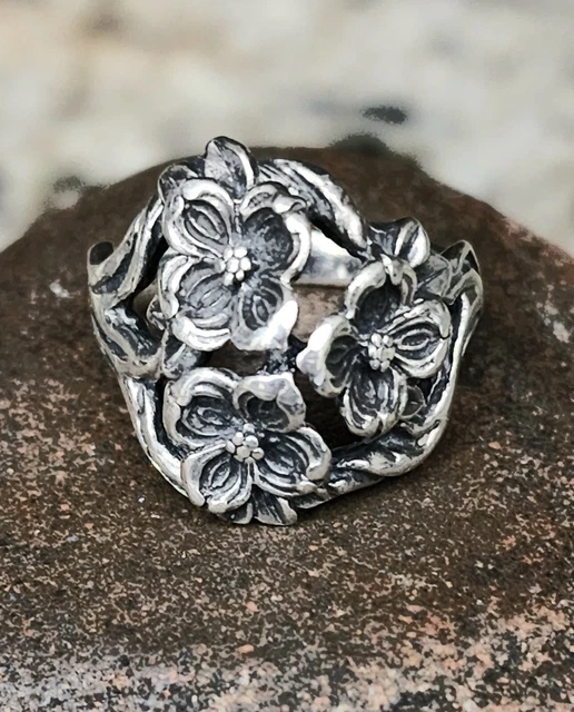 BEAUTIFUL James Avery Size 7.5 Triple Dogwood Flower Ring NEAT!