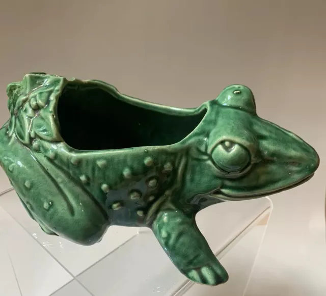 VINTAGE MCCOY POTTERY Green Frog Planter USA Leaves Berries 8" Ceramic