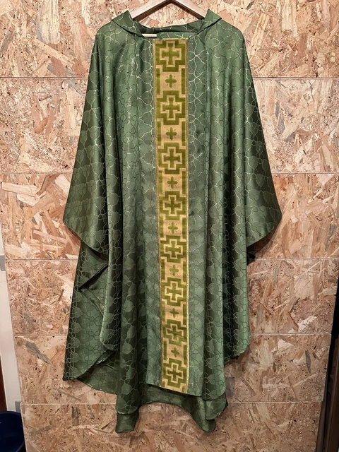 Casula Verde Con Gallone In Velluto Contro tagliato Fondo Oro