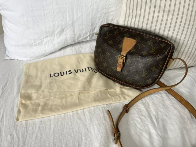 Túi LV nữ đẹp cầm tay hàng hiệu Louis Vuitton Daily Pouch M62937