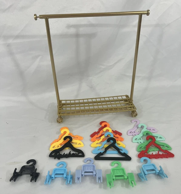 MGA RAINBOW HIGH Doll House Rolling Clothes Clothing Rack + Hangers