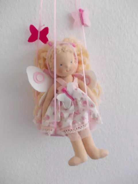 Käthe Kruse Waldorf Puppe/ Waldorf Puppen-Kind mit Schaukel rosa blond neuwertig