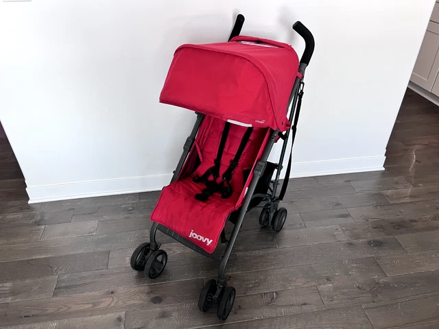 Joovy Groove Ultralight Stroller w/Rain Cover & Gate Check Bag Joovy Groove Ultralight Stroller w/Rain Cover & Gate Check Bag