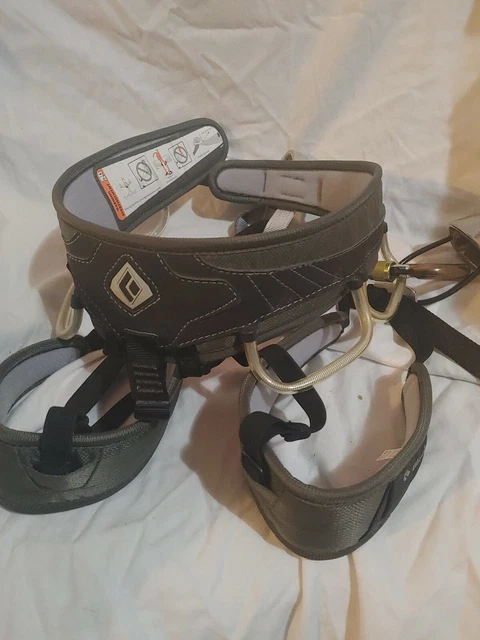 Black diamond rock climbing harness small unisex. G