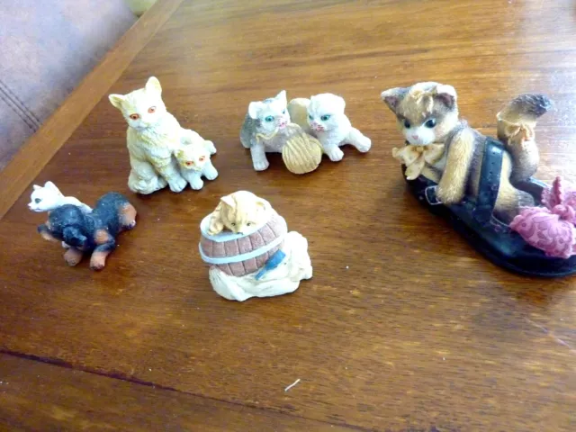 lot de 5 figurines -  chats - cat - en resine et porcelaine