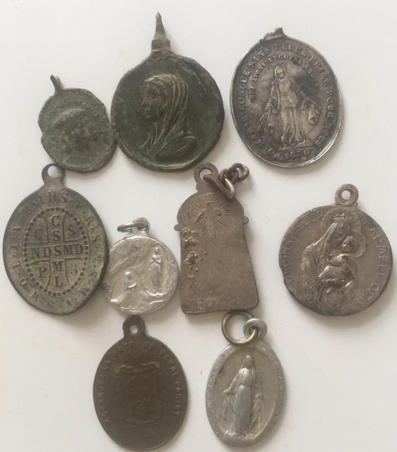 Médaille religieuse I H S XVIIème XVIIIème bélière inversée laiton à étudier