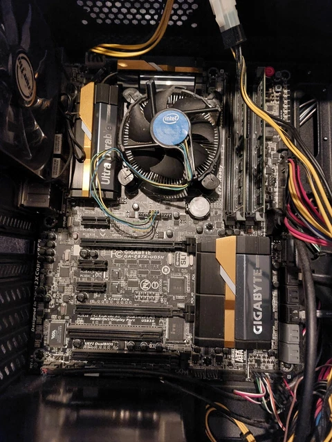 Carte mère avec processeur - AMD et Intel