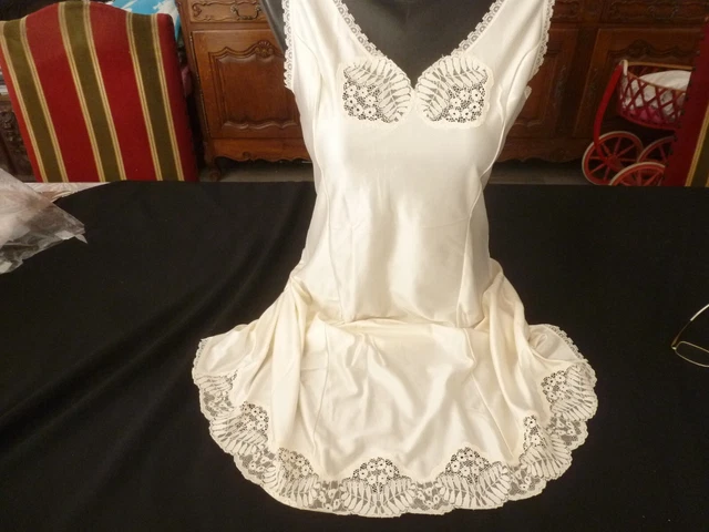 jolie combinaison & fond de robe vintage jolie dentelle T42 fait 42/44 ref 28RT2