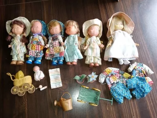 1976 Holly Hobbie & Friends Vinyl Knickerbocker dolls and Accessories