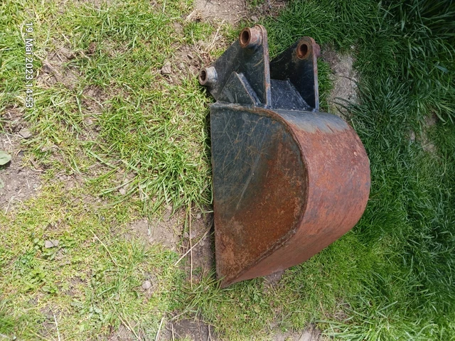 25 cm Baggerschaufel (Schreitbagger Geo ATV-Backhoe) zum herrichten.