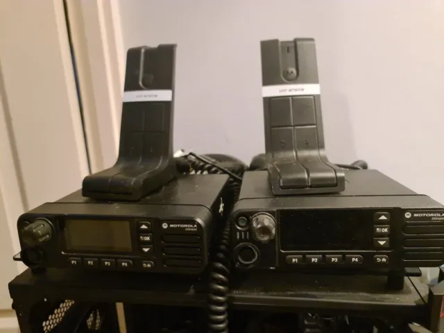 2 radios Motorola DM4601 vhf & DM4600 UHF