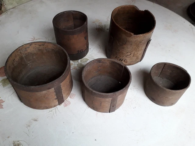 lot de 5 anciennes mesures à grain en bois (Suisse)