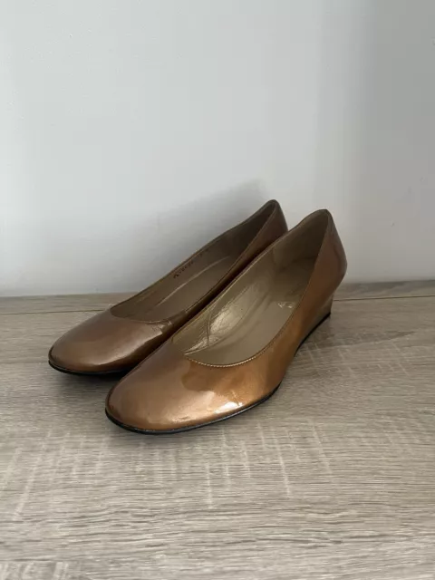 Scarpe tacco a zeppa Stuart Weitzman x Russell & Bromley oro verniciato in pelle UK 9,5