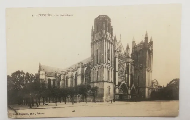 #1040 Ancienne Carte Postale Poitiers la Cathédrale