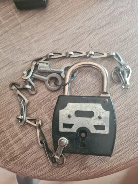 Ancien Cadenas  avec ses clés fonctionne