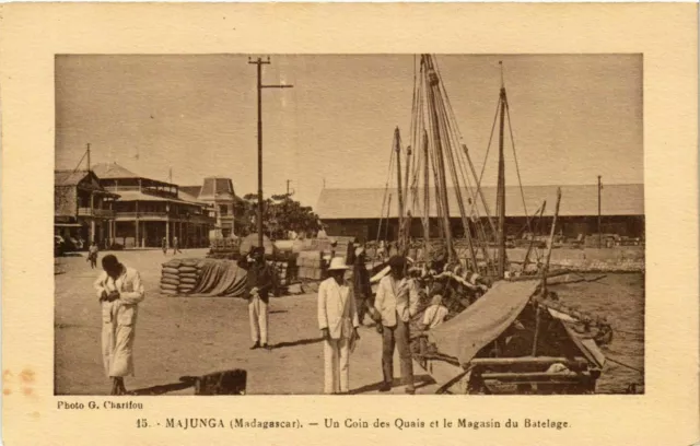 CPA AK MAJUNGA Un coin des Quais et le Magasin du Batelage MADAGASCAR (709629)