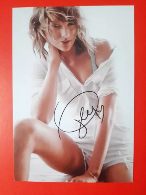 TAYLOR SWIFT, Signed  Autographed Photo