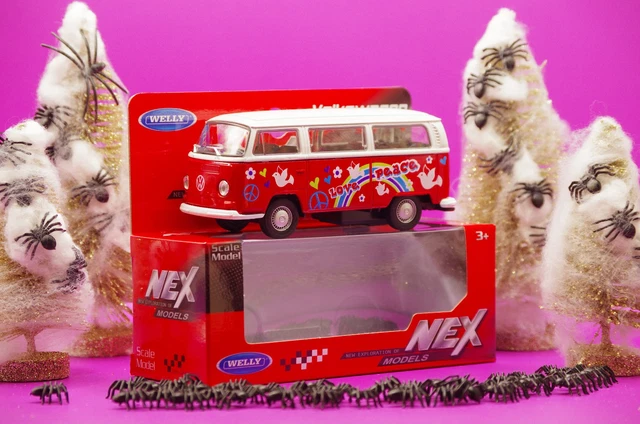 Volkswagen Combi Peace And Love 1/32 Par Welly - Miniature Neuve Sous Boîte - Couleur Verte Modifiée