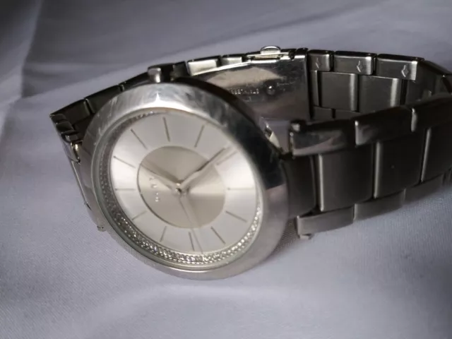 DKNY NY2285 Silver Tone Analog Women's Watch Size 5 1/2"