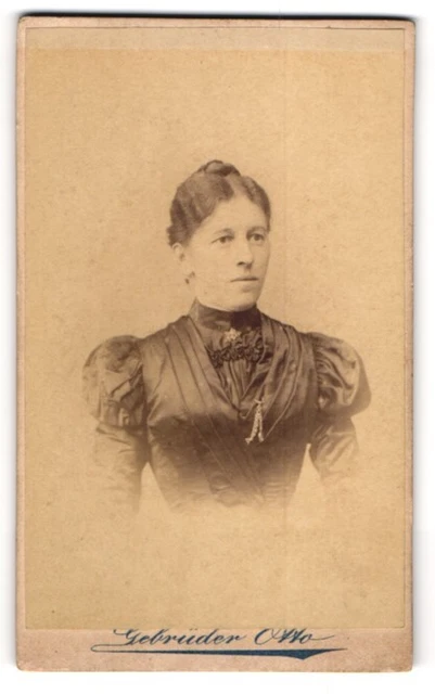 Fotografie Gebrüder Otto, Oranienburg, Berliner Str. 15, Portrait hübsche Dame