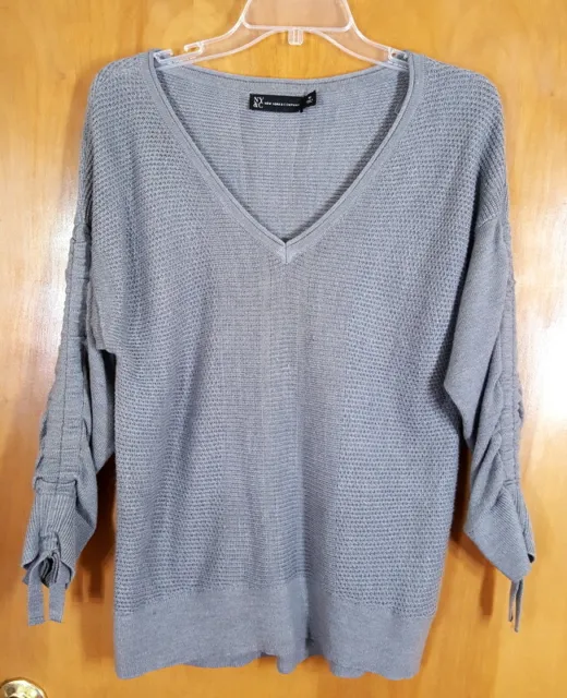 NEW YORK & COMPANY Sweater Womens Medium Gray Ruched Sleeve VNeck Pullover Knit