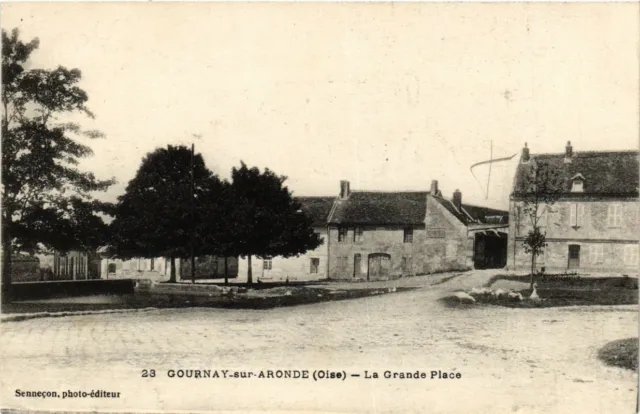 CPA GOURNAY-sur-ARONDE La Grande Place (377154)
