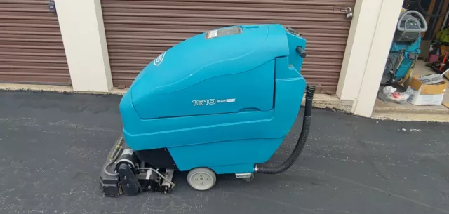 Tennant 1610 Ready Space Commercial Carpet Extractor  59 Hours