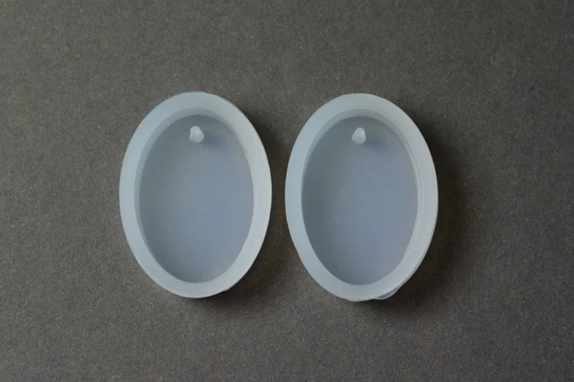 2 Silikonform oval Anhänger 28x21x7mm Schmuckanhänger Resin gießen Gußform 8007A