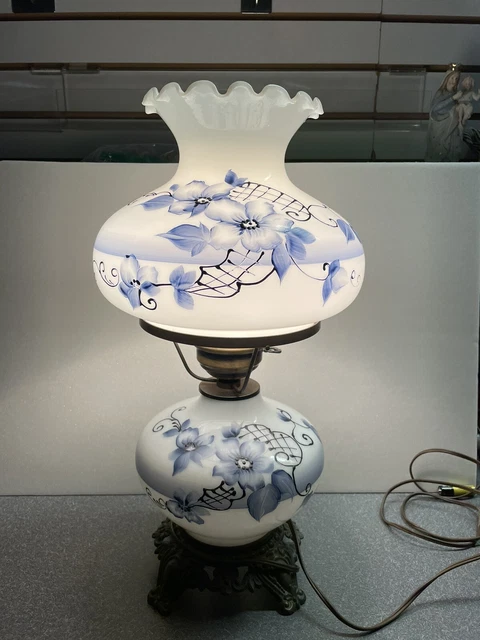GWTW TABLE LAMP Victorian 3 WAY LIGHT Parlor 20" BRASS Milk Glass Blue Florals 2