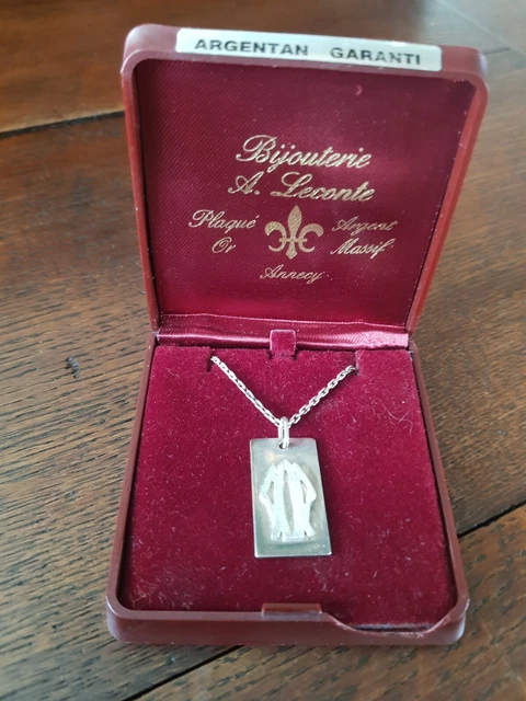 Pendentif Médaille AFRIQUE En Argent Avec Fine Chaîne - Neuf Avec étiquettes - Alliage, Forme Continent