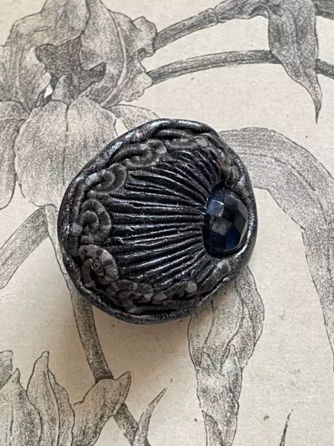 Beau Bouton ancien en résigne tissus & verre - Créateur collection haute couture