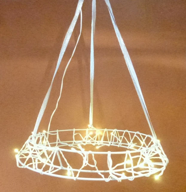 LED-Kranz hängend**Metall weiß 40 warmweiße LEDs**Durchmesser 40cm**NEU 2