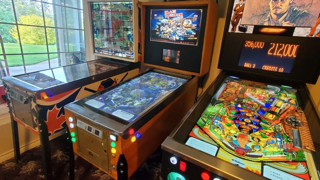 Virtual Pinball Machine (43 in/4K) Real Chicago Coin Cabinet (Wood Finish)