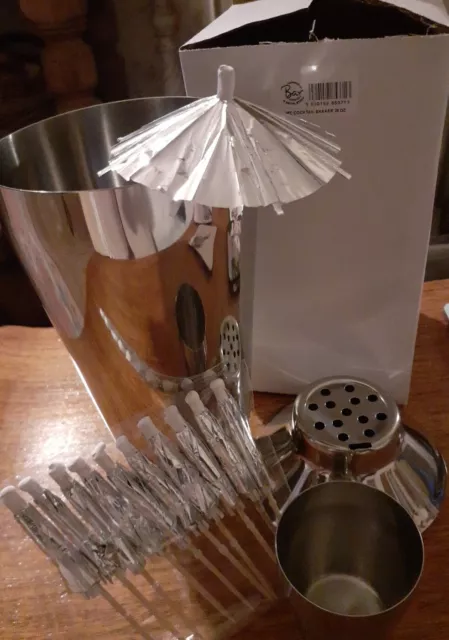 750ml Stainless Steel 3Pc Manhattan Style Cocktail Shaker & Silver Umbrellas