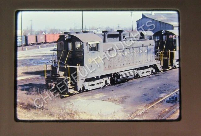 Original '70 Ektachrome Slide PRR Pennsylvania PC 9122 SW9 Engine House   35F41