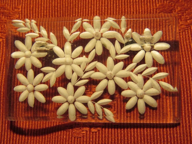 Broche De Deuil Ancienne En Lucite Avec Inclusion De Fleurs - Style Art Déco - Occasion En Très Bon état