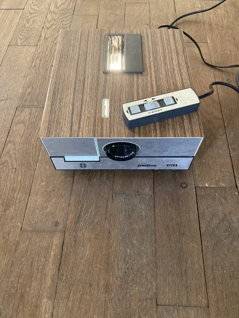Ancien projecteur diapositives Prestinox 424 A. Année 1960.