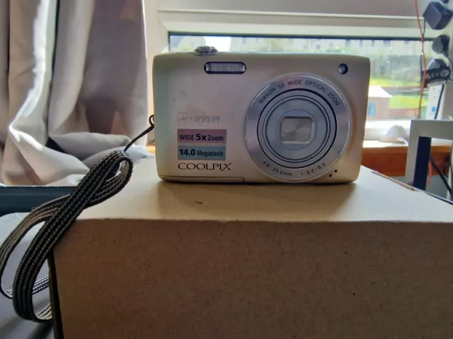 Nikon COOLPIX S3100 14.0MP Compact Digital Camera. SILVER TESTED