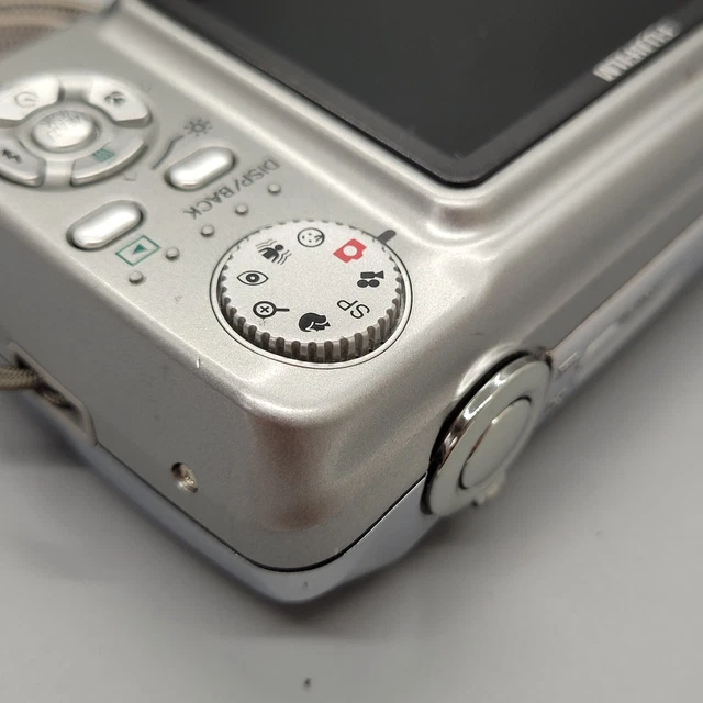 Fujifilm FinePix A900 9,0 megapixel fotocamera digitale compatta argento testato 18