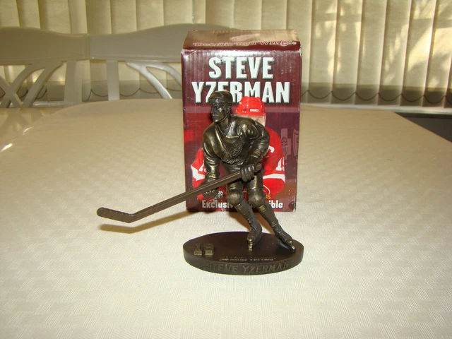 Steve Yzerman Little Caesars Detroit Red Wings Statue Figurine Figure Hockey Steve Yzerman Little Caesars Detroit Red Wings Statue Figurine Figure Hockey