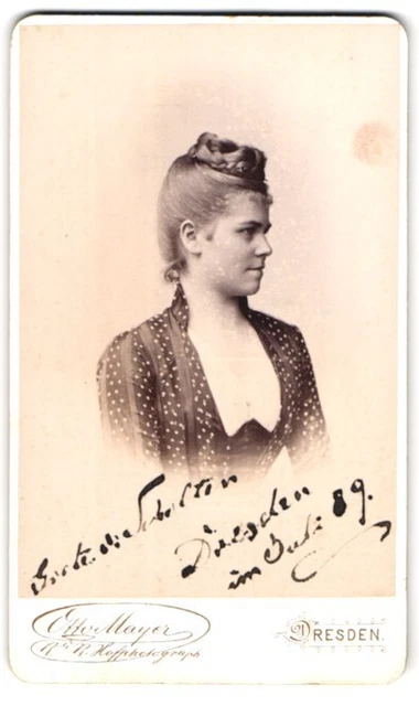 Fotografie Otto Mayer, Dresden, Pragerstr. 31, Portrait junge Dame im Pünktchen
