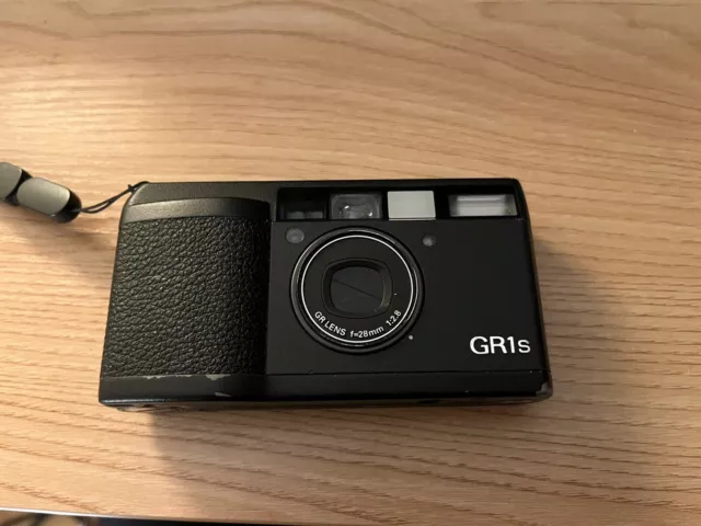 Ricoh GR1s (DATE) - LCD partially works, No Flash-Film Camera. Read Description