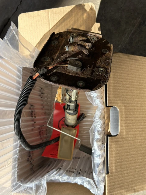 Jeep Wrangler YJ 91-95 Fuel Pump / Sending Unit 4.0L