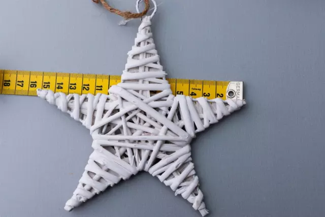 Stern Deko für Advent Weihnachten zum hängen Weidengeflecht Weide  weiß 15 cm